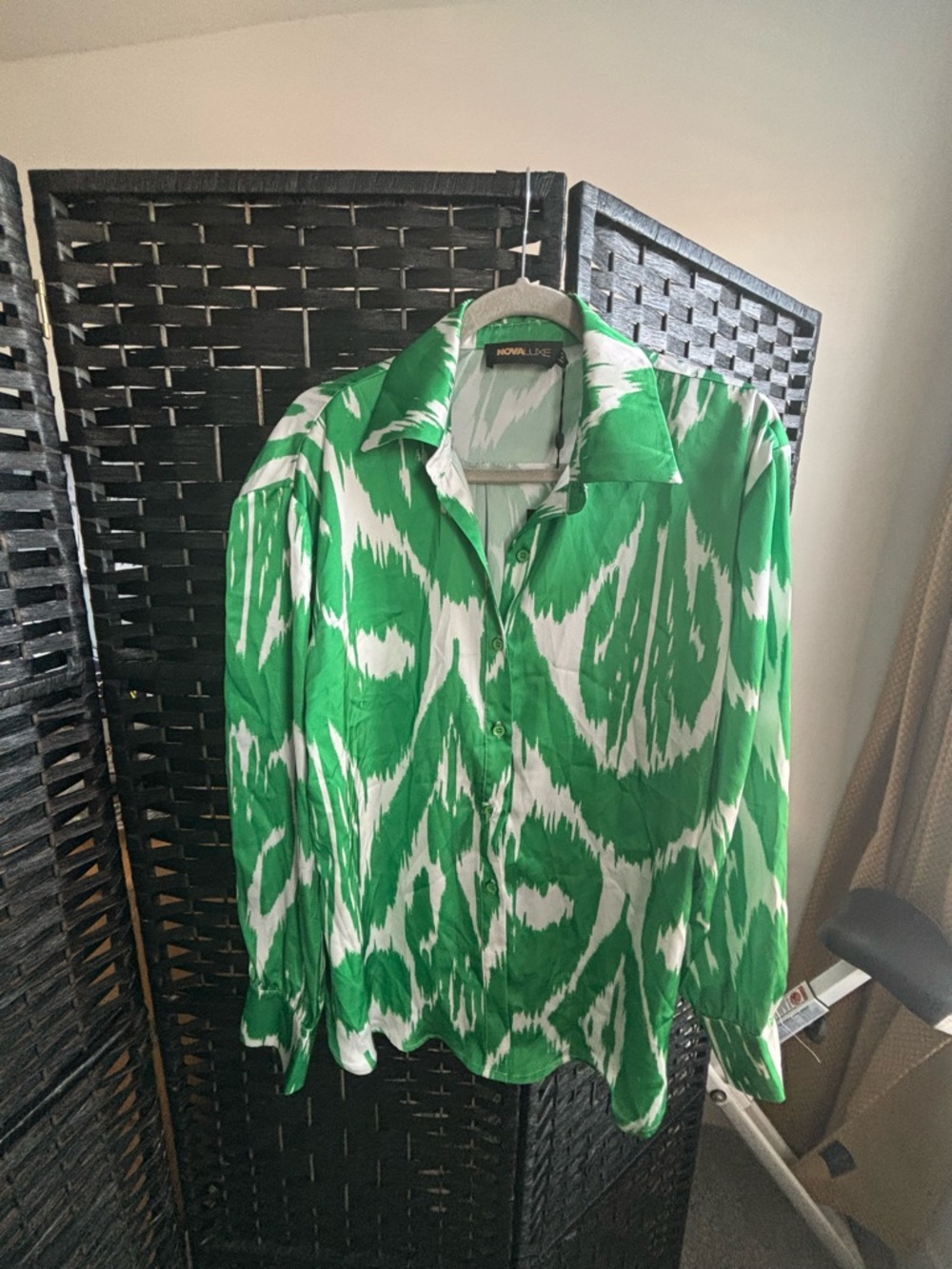 Fashion Nova Green and White Ikat Print Button-Up Blouse